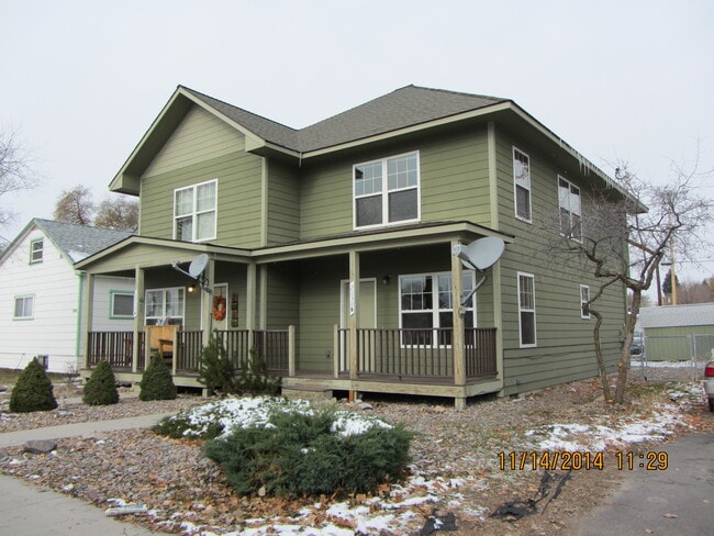Building Photo - 2030 Strand Ave