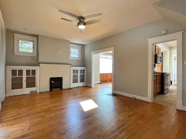 Building Photo - 2407 Bellevue Ave