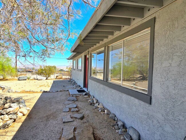 Foto del edificio - Cozy 3 Bedroom 1.5 Bathroom Near The Natio...