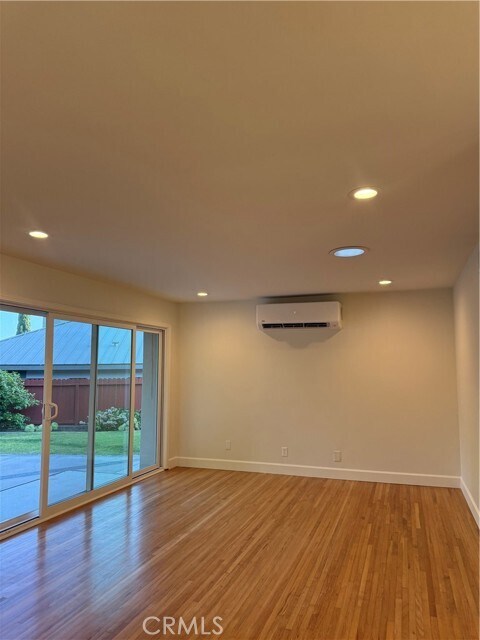 Building Photo - 720 Circle Dr