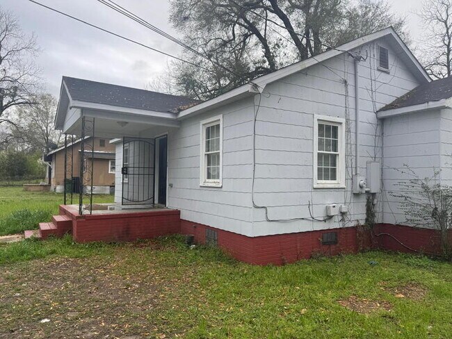 Foto del edificio - 809 Fletcher Ave