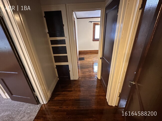 Foto del edificio - 130 Corinne St SW