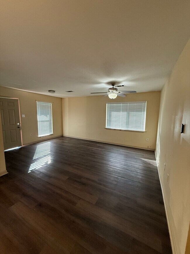 Foto del edificio - AM 8181-83 Jefferson Park