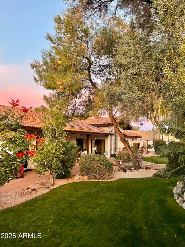 Foto del edificio - 8617 E Larkspur Dr