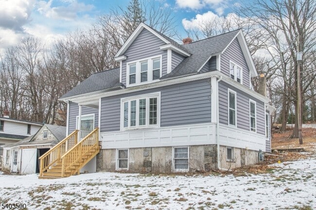 Foto del edificio - 382 Howard Blvd