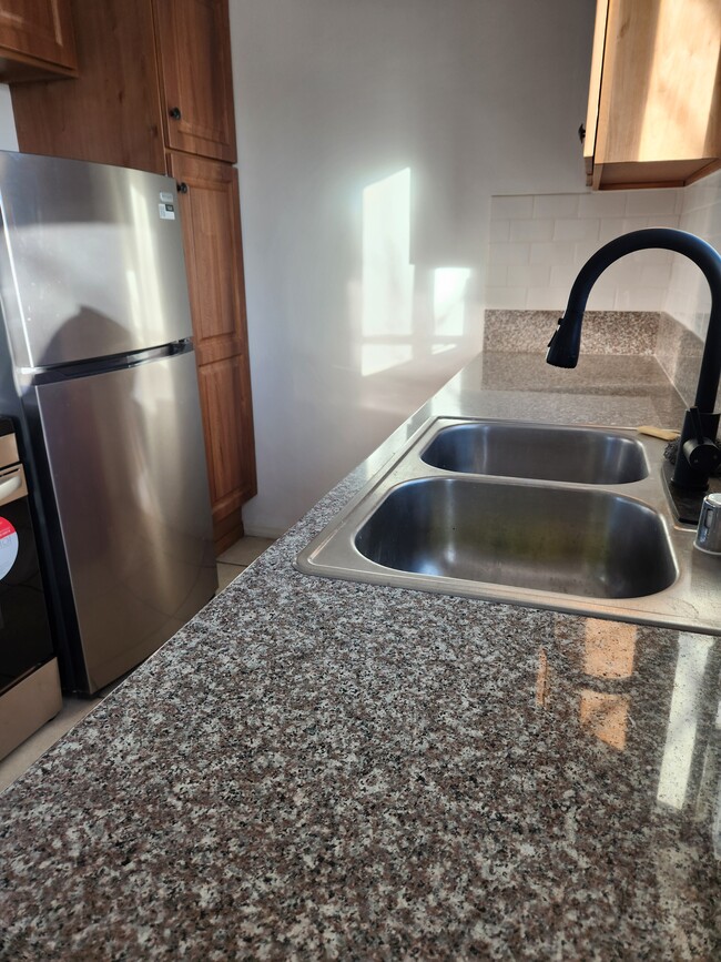 Foto del edificio - 6561 Fulton Ave