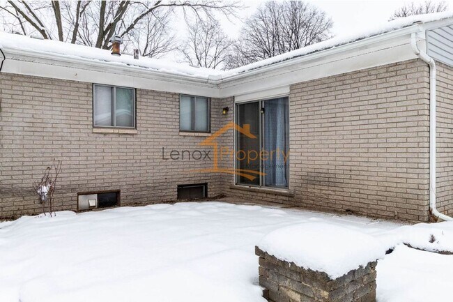 Foto del edificio - Beautiful Ranch In Plymouth 1 MONTH FREE RENT!!
