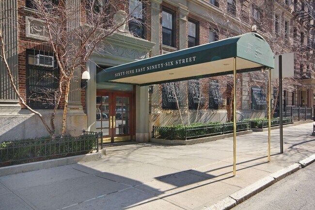 Building Photo - 65 E 96th St