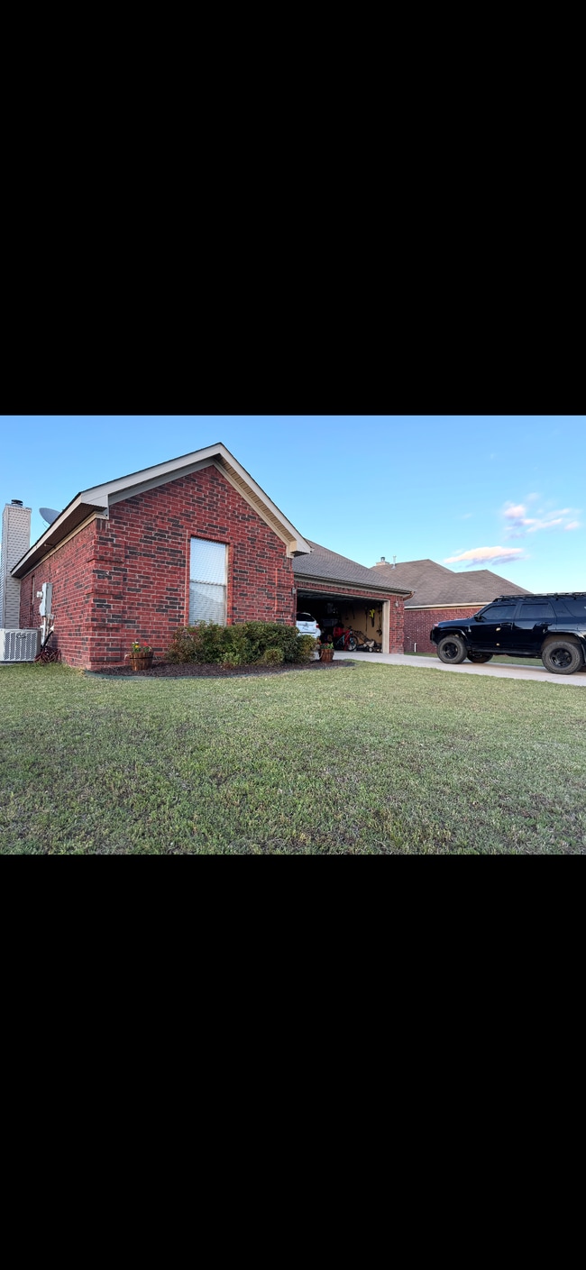 Building Photo - 112 Vienne Pl