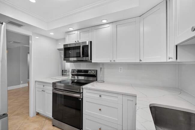 Building Photo - 2600 N Flagler Dr