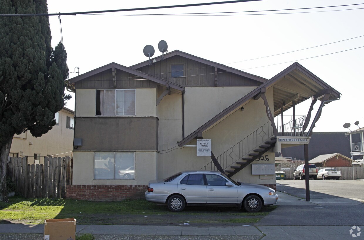 Foto del edificio - 326 Dumont Ave