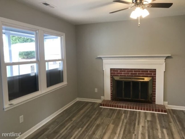 Building Photo - 803 Pine Ridge Dr