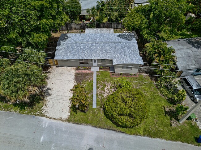 Building Photo - 317 SW 19th St