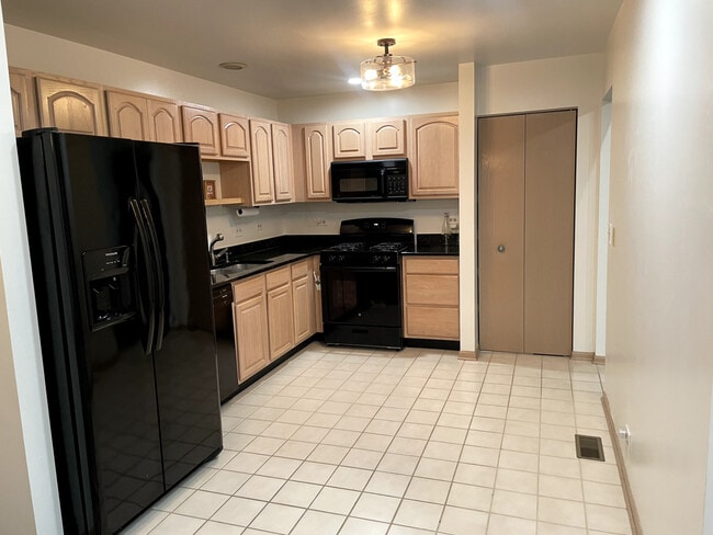 Building Photo - 1651 Apple Tree Ln