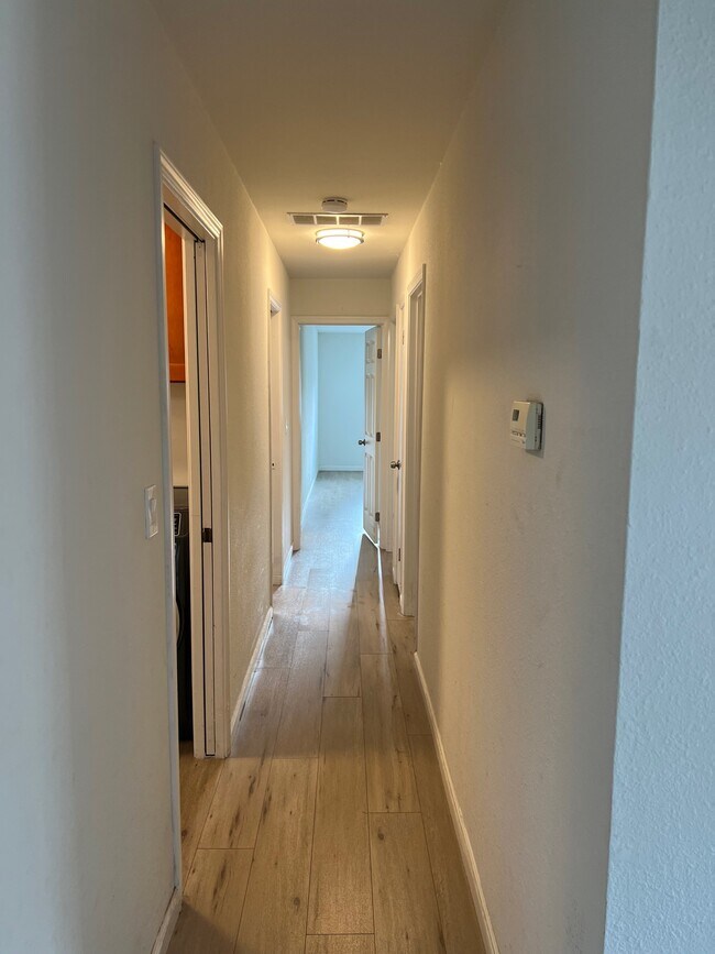 Building Photo - 637 Vasona Ct