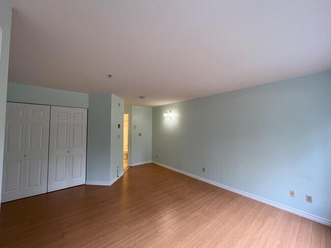 Photo du bâtiment - 4990 McGeer St