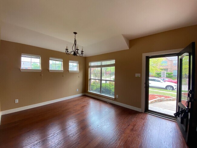Foto del edificio - Great location, nice community! Won't last...