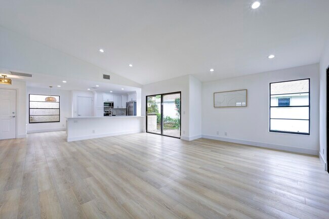Foto del edificio - 6890 Touchstone Cir