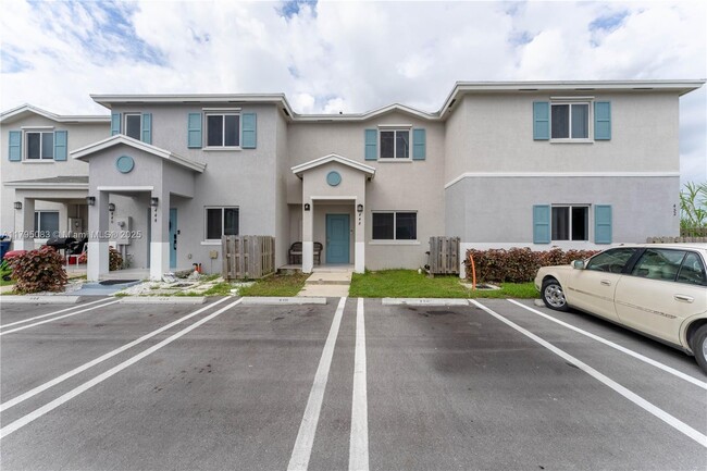Foto del edificio - 448 NW 12th Pl