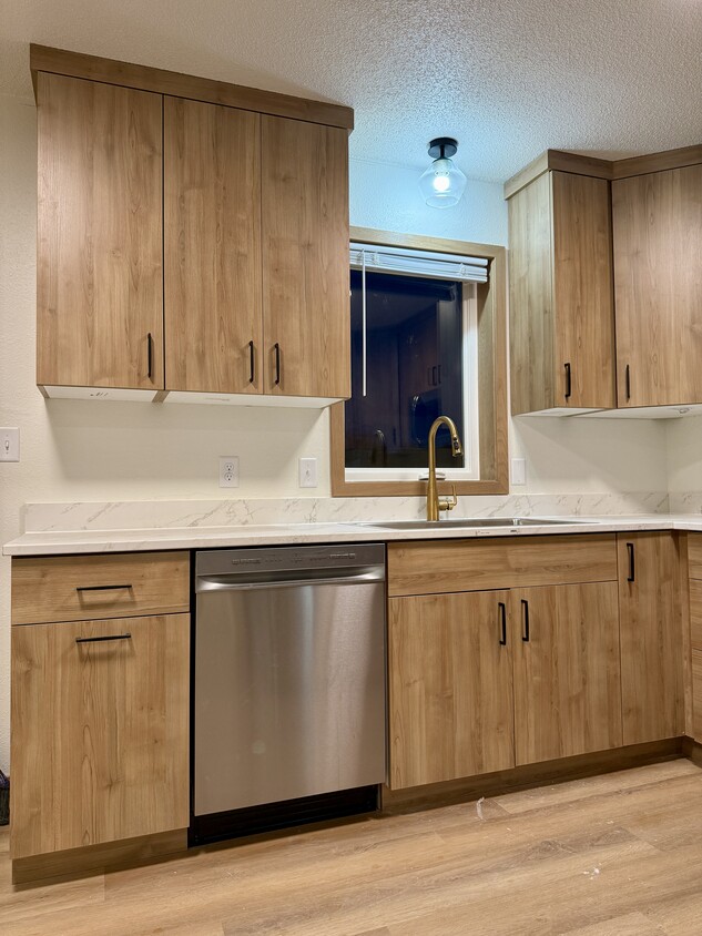 Photo - 1004 Castlewood Dr