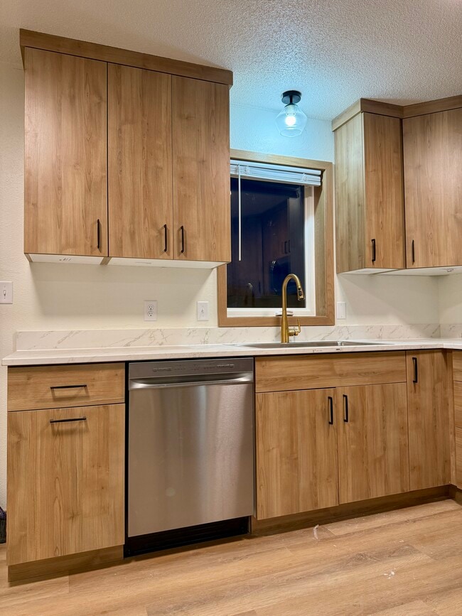 Photo - 1004 Castlewood Dr House