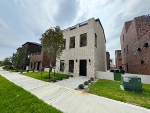 Building Photo - 210 Veracruz Dr