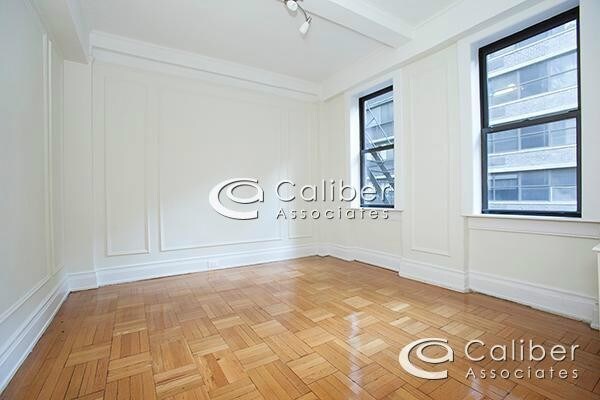 Building Photo - 105 W 55th St