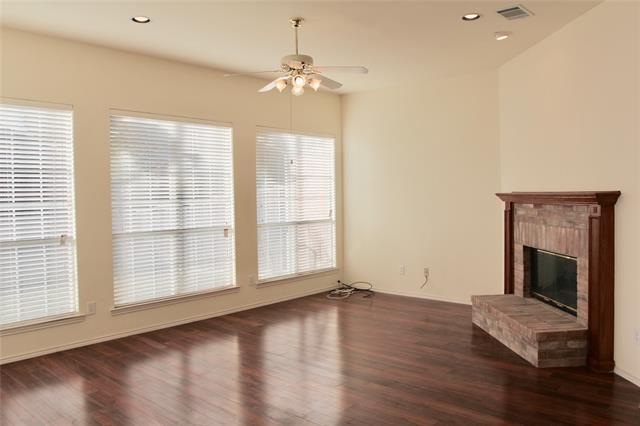 Foto del edificio - 2412 Kittyhawk Dr