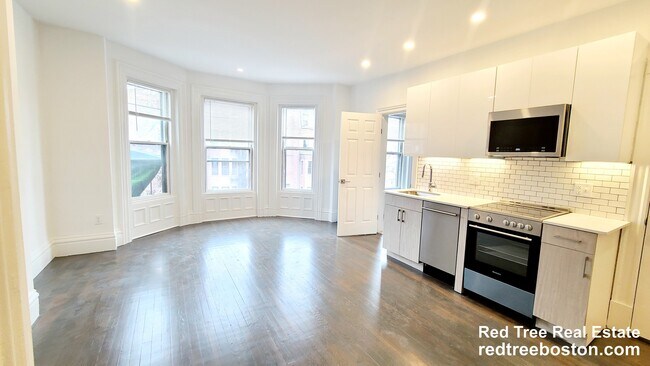 Building Photo - 225 Newbury St