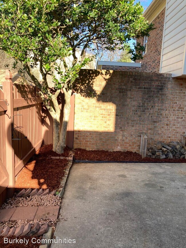 Building Photo - 3 br, 2.5 bath House - 4818-C Tower Rd