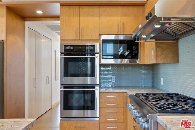 Building Photo - 2301 10th St