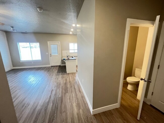 Building Photo - Cedar Bend End Unit