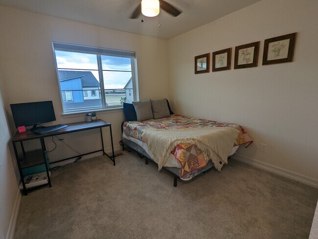 Building Photo - 1800 Rose Quartz Hts