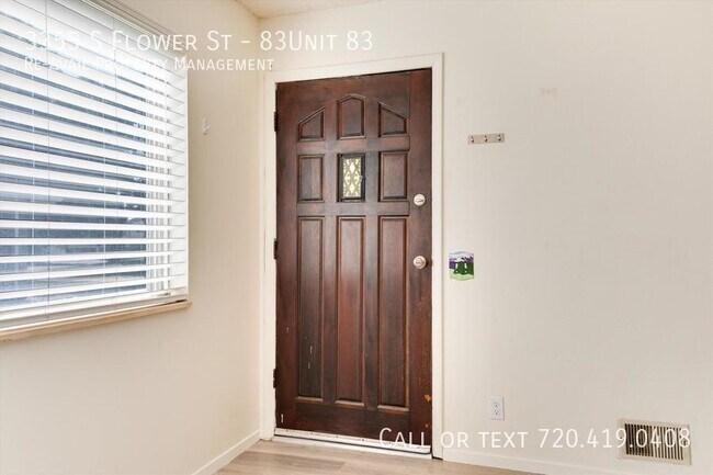 Foto del edificio - 3355 S Flower St