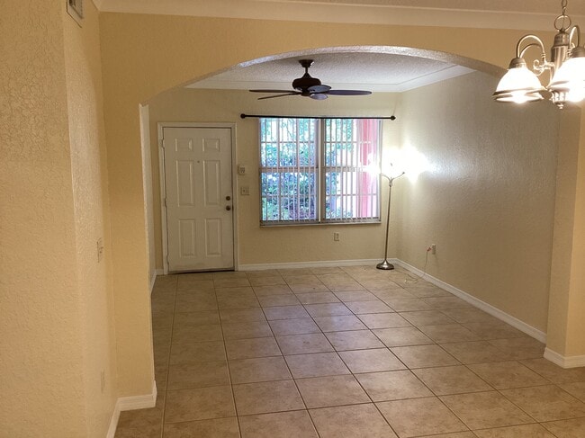 Foto del edificio - 150 SW Peacock Blvd