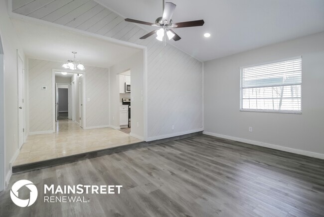 Building Photo - 1310 Cypress Ave