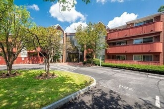 Building Photo - 100 Rosemary Way