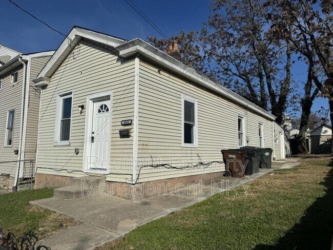 Building Photo - 1035 Ann St