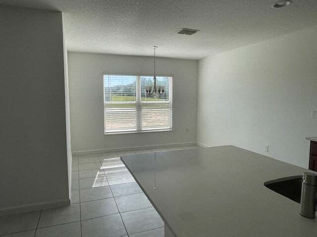 Foto del edificio - 1429 Lucerne Loop Road NE