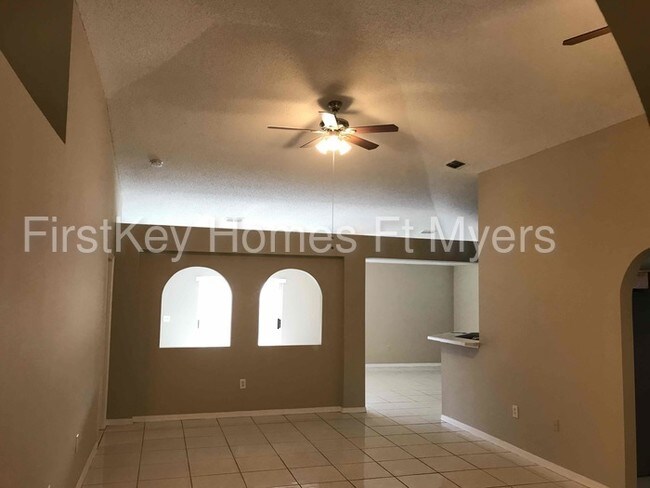 Building Photo - 12725 Kings Lake Dr