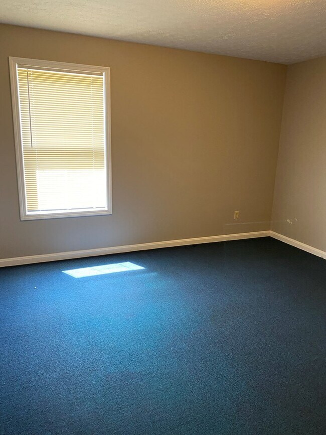 Building Photo - 703 Scherm Rd