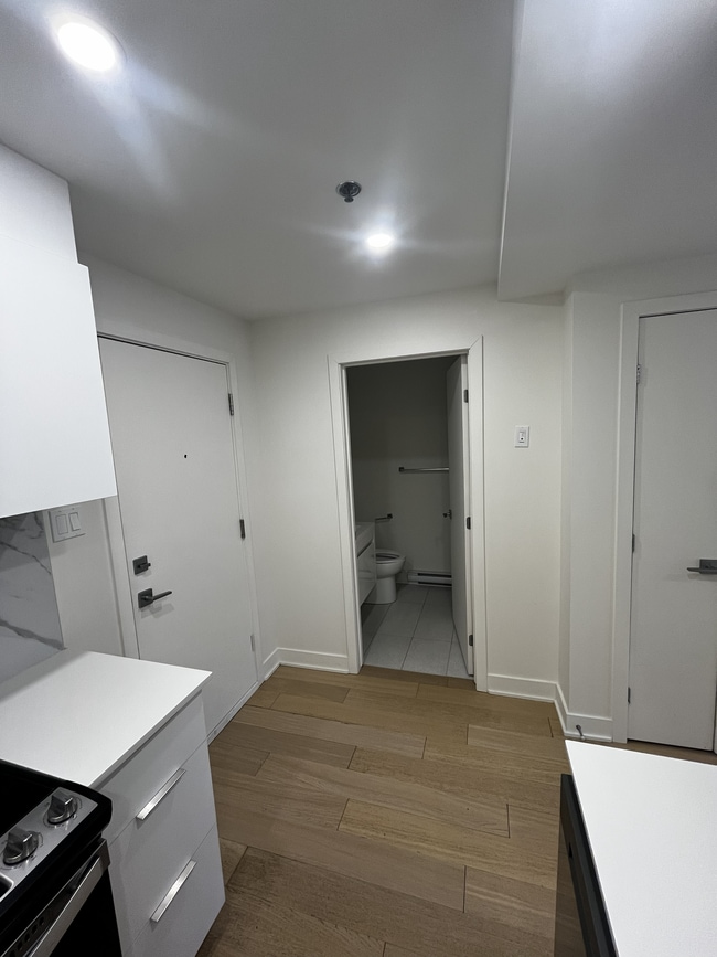 Building Photo - 1 Rue Glenmore