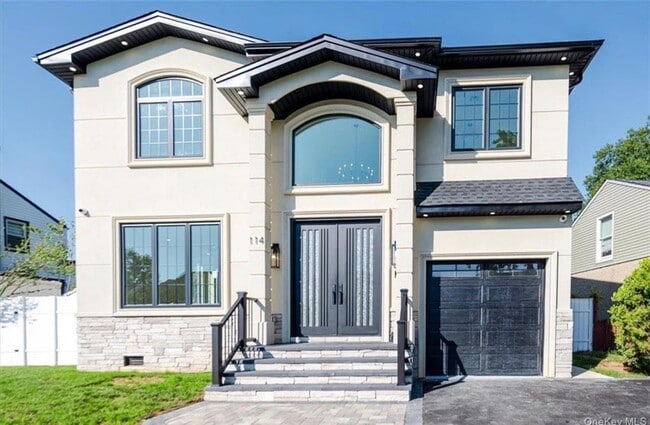 Foto del edificio - 114 Emily Ave