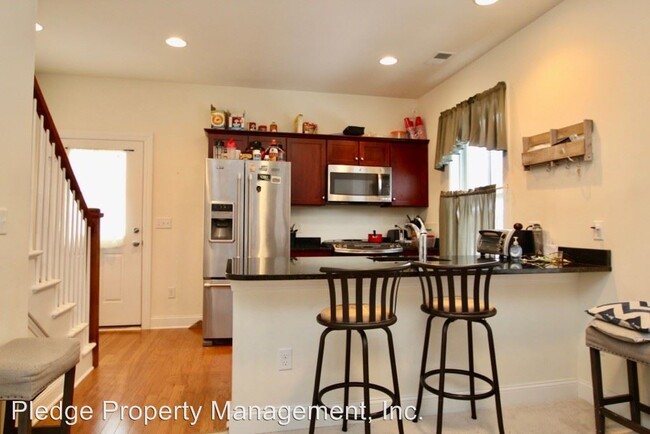 Building Photo - 2 br, 2.5 bath House - 1 Sherwood St  Unit 1D