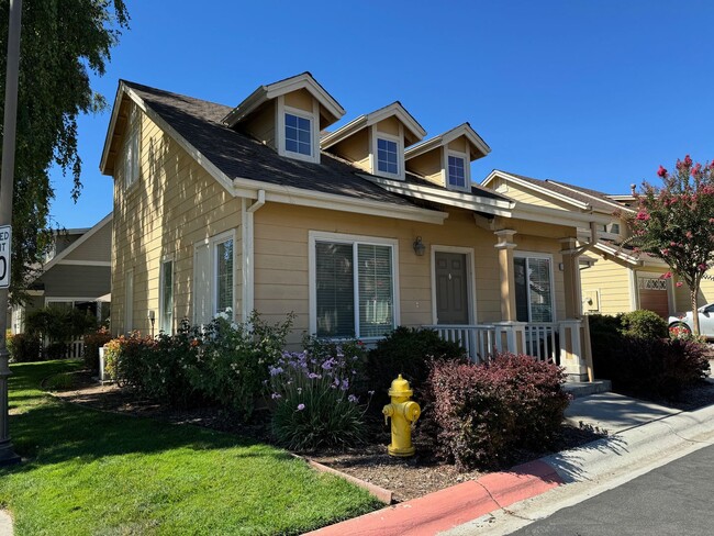 Building Photo - Newly available Stunning 2 Bedroom home fo...
