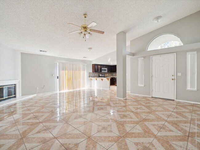 Building Photo - 4 Bedroom Single Family Home in Arvin