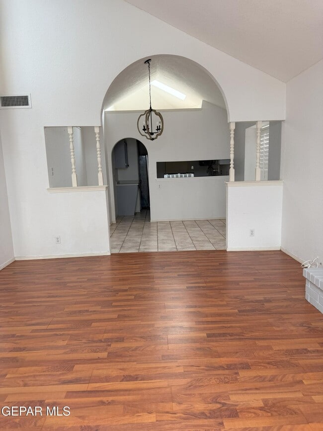 Foto del edificio - 6909 Canyon Run Dr