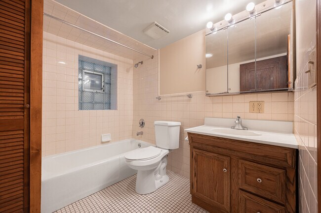 Building Photo - 1826 Euclid Ave