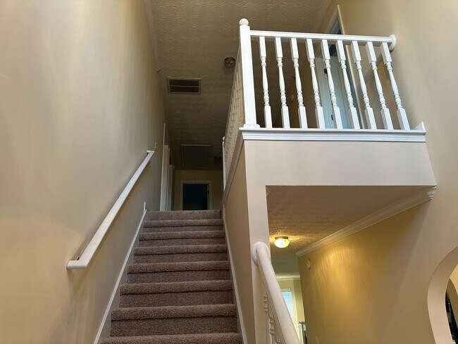 Building Photo - Open House 08/09/2025  Saturday 10:30AM un...