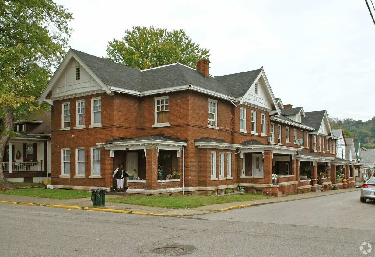 Primary Photo - 501 Thompson St